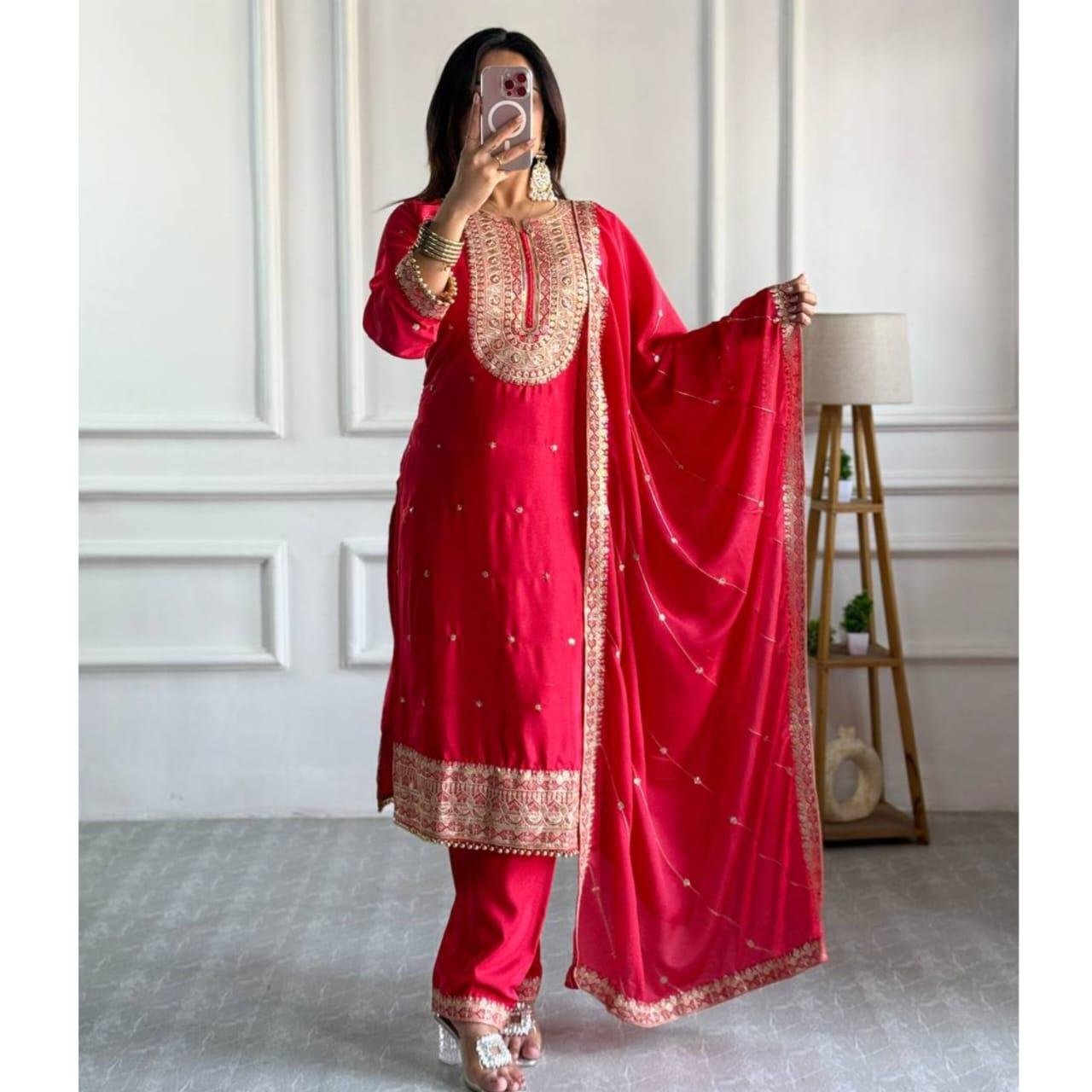 NEW ĐĚSIGNER PARTY WEAR TOP