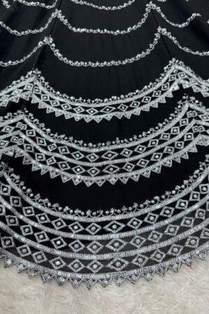 Lehengha Type : Semi-Stitch